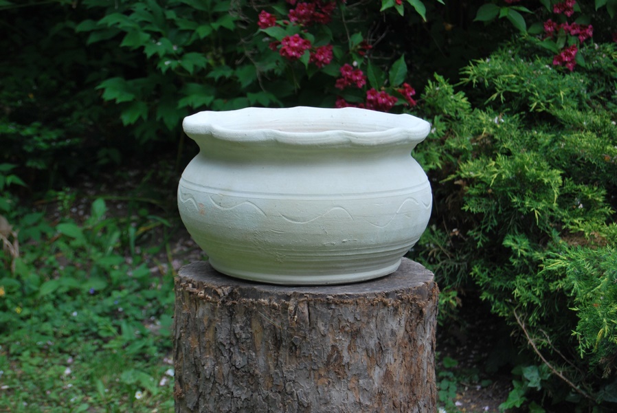 Pflanzschale mit Ornamenten