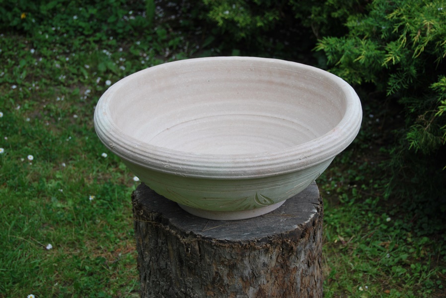 Pflanzschale mit Ornamenten